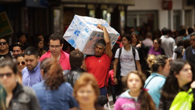 Casi la mitad de los trabajadores chilenos tiene deudas morosas