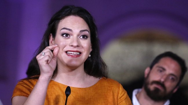 Diputado evangélico: Daniela Vega no se ha operado y sigue siendo hombre