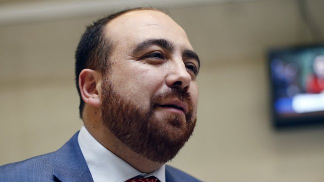 Chahín se reunirá con senadores disidentes la próxima semana