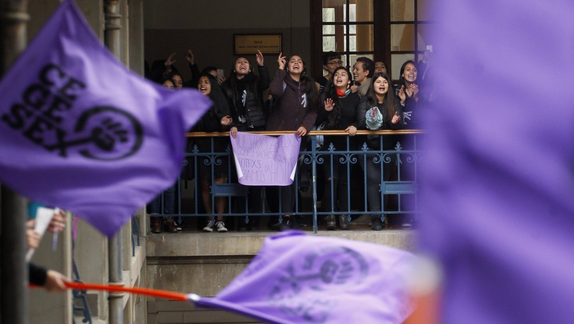 Profesor de la PUCV fue destituido tras sumario por acoso sexual y malos tratos