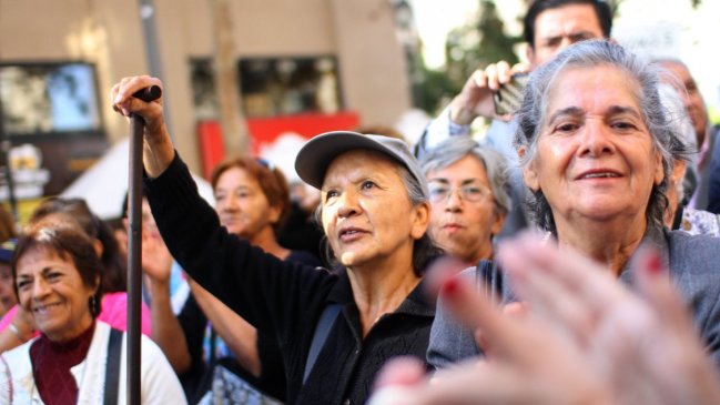 Adultos mayores con Pensión Básica Solidaria deben 601 mil pesos promedio