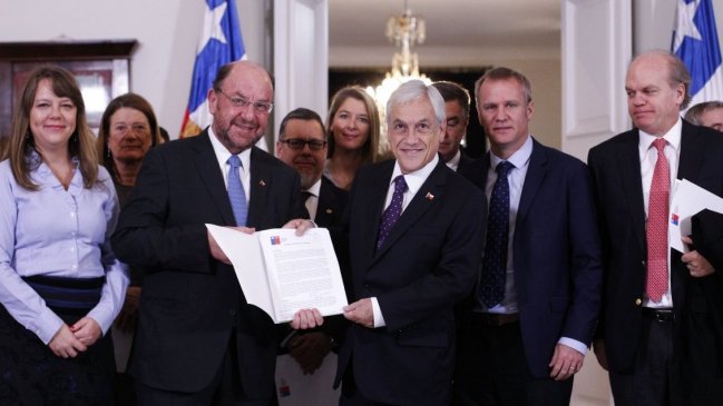 Piñera celebró transversalidad de la mesa por la infancia: 