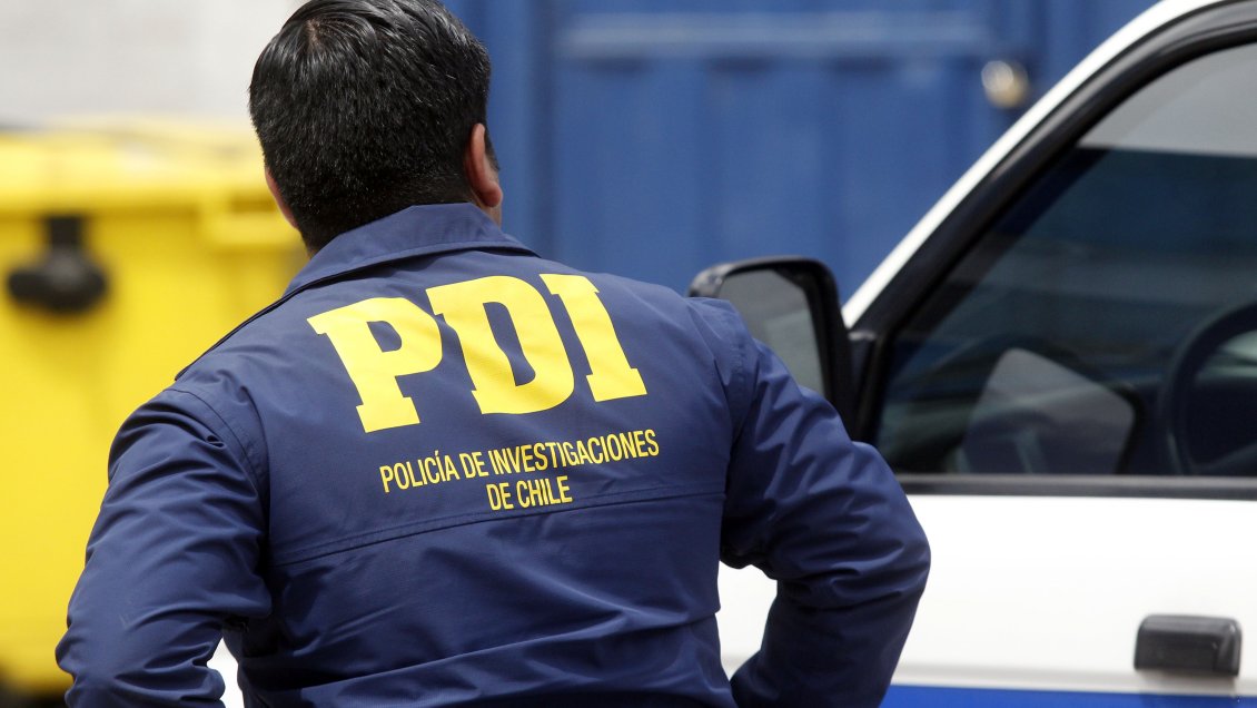 Menor de 16 años fue detenido tras amenazar a compañero con arma en liceo de Conchalí