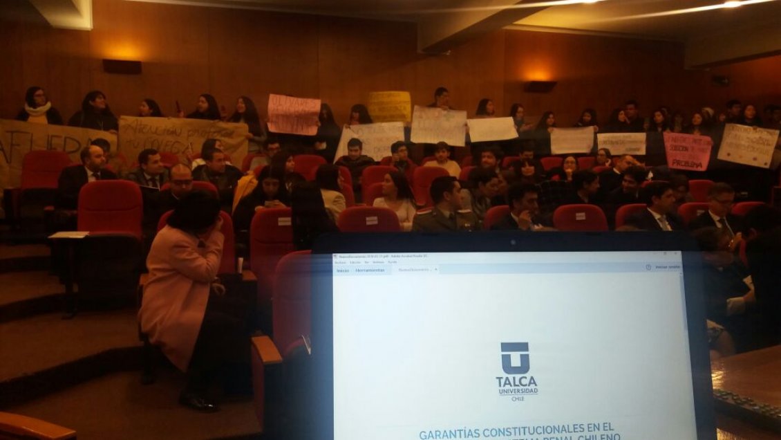 Estudiantes de la Universidad Talca exigen salida de académico acusado de acoso sexual