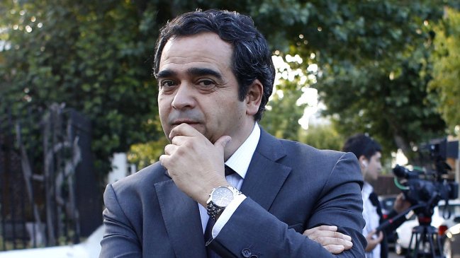 Jaime Quintana: Bachelet no se quedó en Chile para estar callada