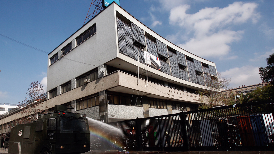 Alcalde Alessandri denunció hallazgo de bombas molotov en el Instituto Nacional