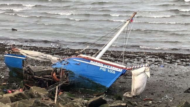 Fuerte viento hizo naufragar lancha chilota en costanera de Puerto Montt