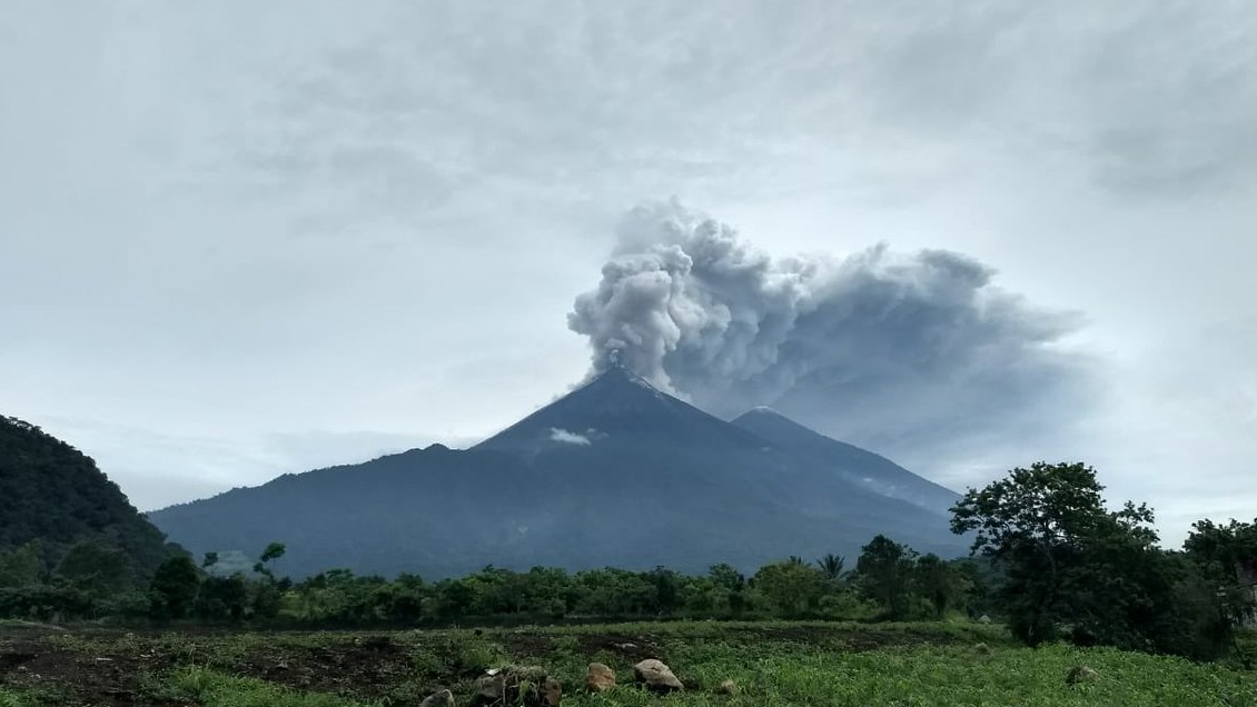 El Volcán de Fuego volvió a entrar en erupción en Guatemala