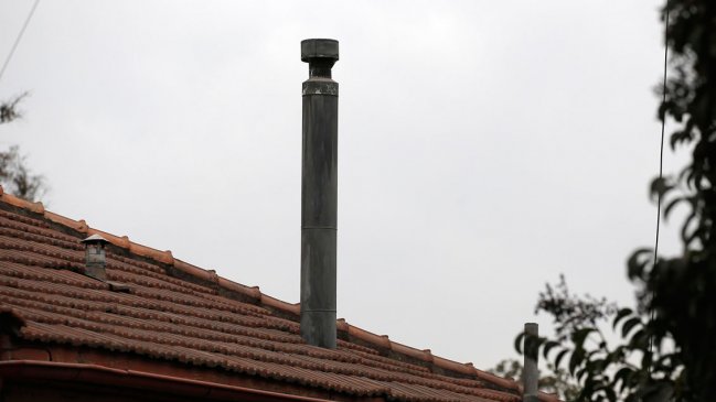 RM: 58 hogares multados por encender calefactores a leña en preemergencia