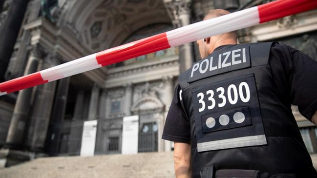 Tiroteo en la catedral de Berlín dejó dos heridos, entre ellos un policía