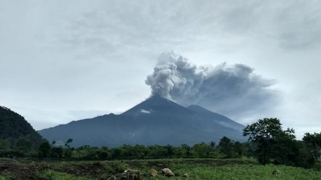 El Volcán de Fuego volvió a entrar en erupción en Guatemala