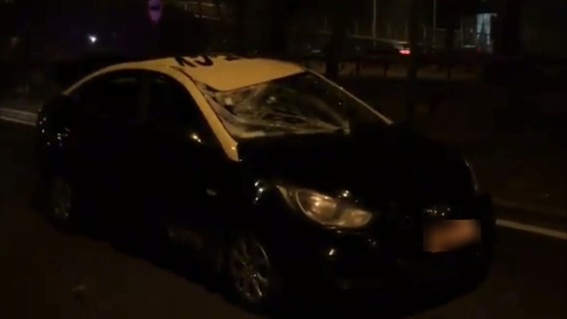 Ciclista está grave tras ser embestido por taxi en la comuna de Quilicura