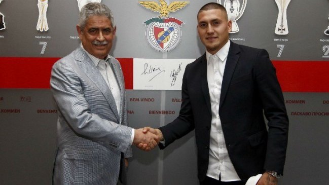 Benfica oficializó la llegada de Nicolás Castillo a su plantel
