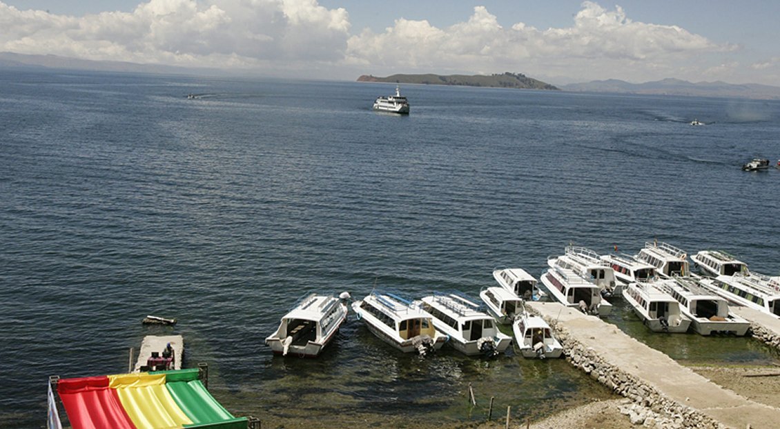 Buscan a turista argentino desaparecido en el lago Titicaca en Bolivia