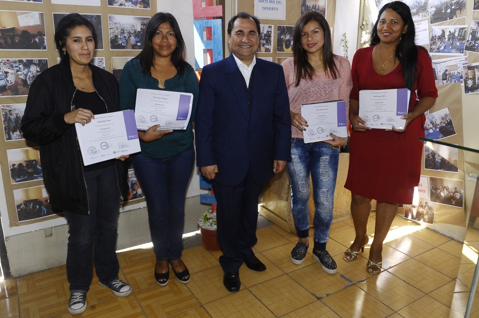Certifican en alfabetización digital a vecinos de Alto Hospicio