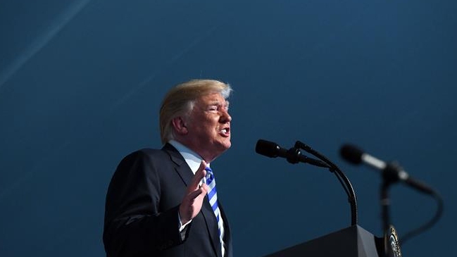 Trump canceló la recepción al campeón de la NFL por la polémica del himno