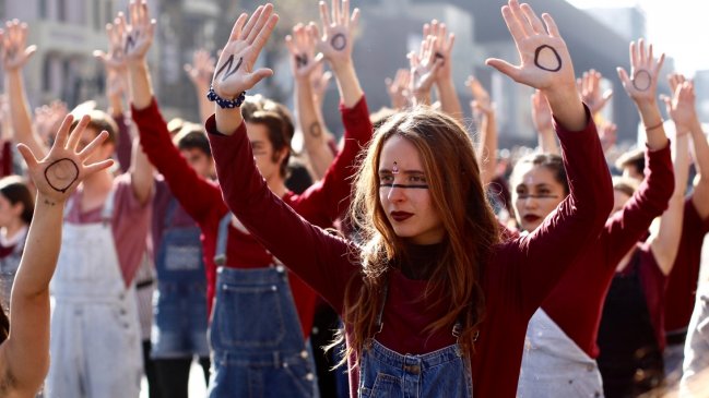 Miles de personas marcharon por la Alameda en nueva jornada de protesta feminista