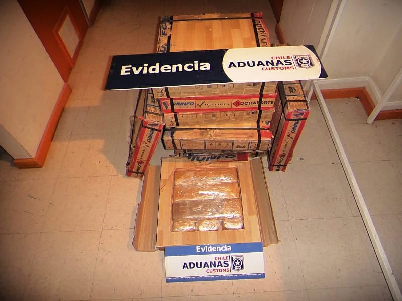 Albañil ocultó casi 30 kilos de droga en cajas de cerámica