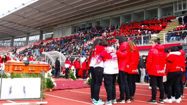 Curicó Unido despidió en emotiva ceremonia a la fallecida jugadora Lucía Véliz