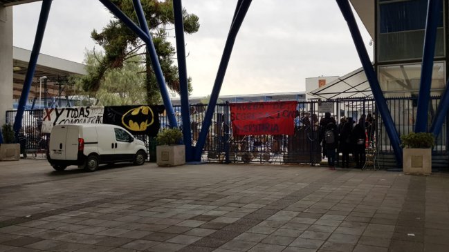 Liceos de Rancagua siguen movilizados y en toma