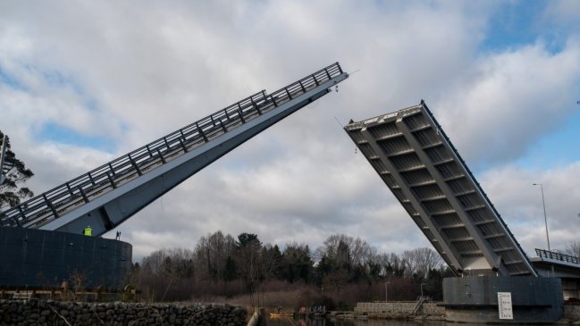 A fines de junio se bajan los brazos del fallido puente Cau Cau