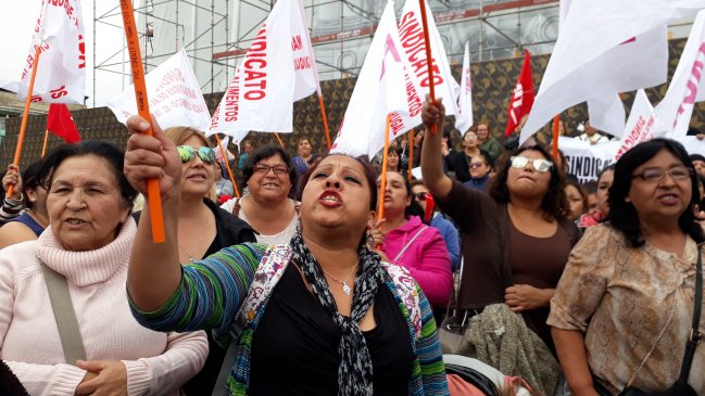 Manipuladoras de alimentos de Tarapacá radicalizarán paro: No habrá turnos éticos