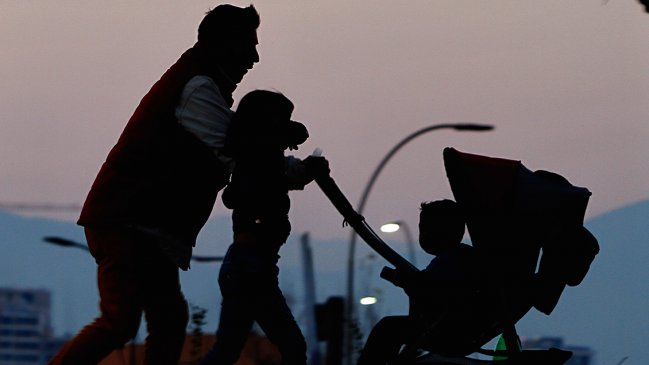 Ministro Larraín se abrió a revisar indicaciones del proyecto de adopciones