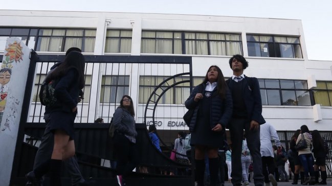 Estas son las comunas que suspendieron clases este lunes por el frente frío