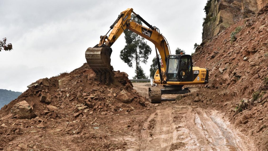 Corral: habilitan tránsito para vehículos menores en sector de derrumbe