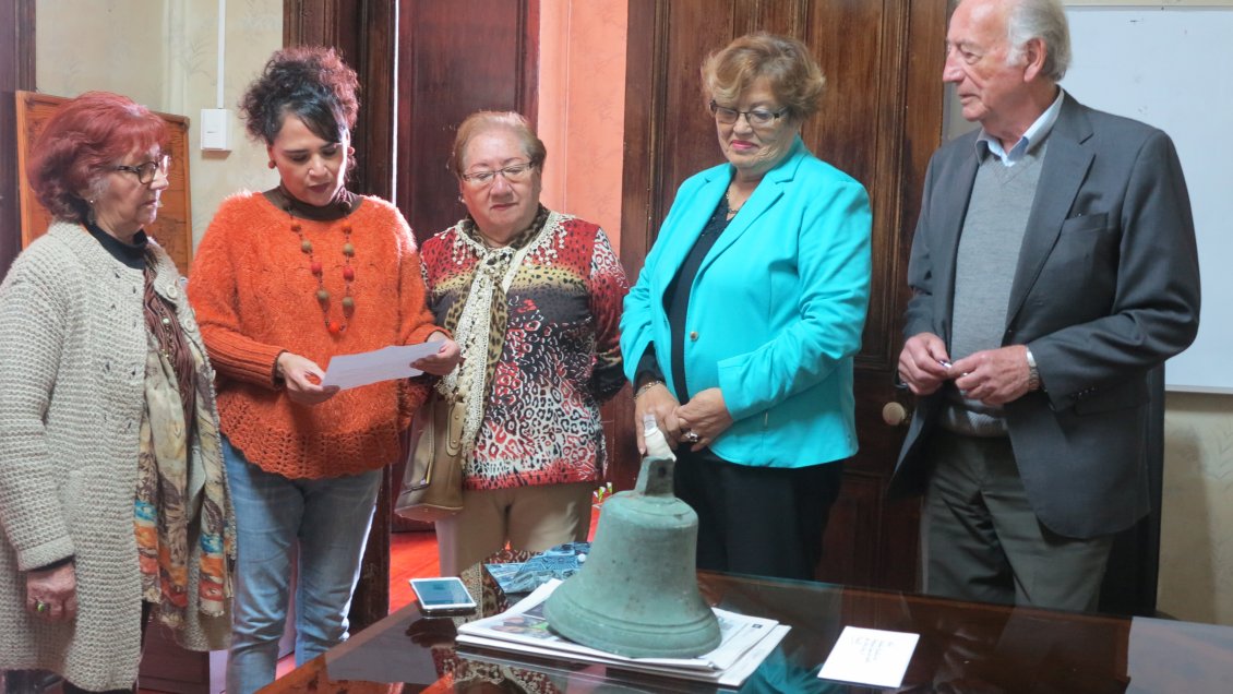 Iquique: Restituyen histórica campana de la escuela de Salitrera Humberstone