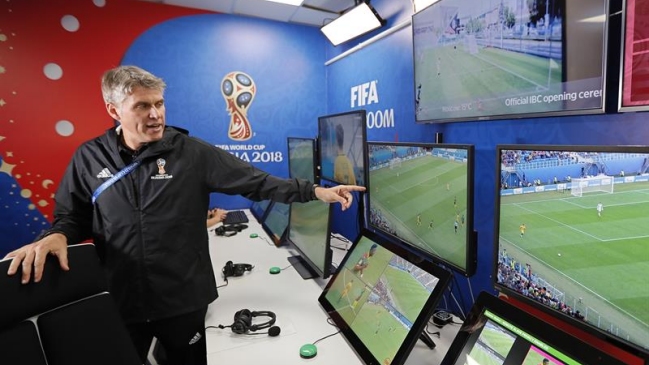 Arbitro chileno estará en el VAR para el partido inaugural del Mundial de Rusia