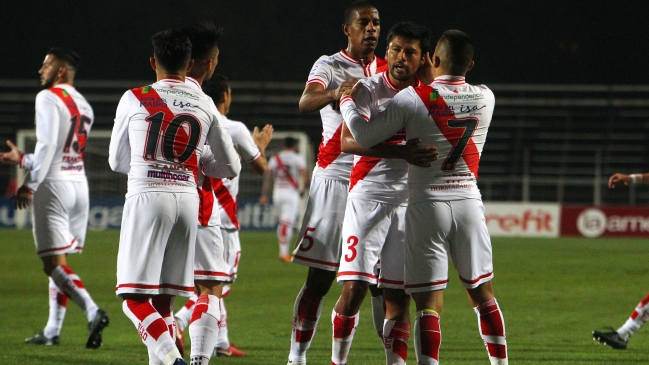 Curicó Unido barrió con Independiente de Cauquenes en Copa Chile