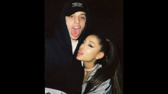 Ariana Grande se comprometió con el humorista Pete Davidson