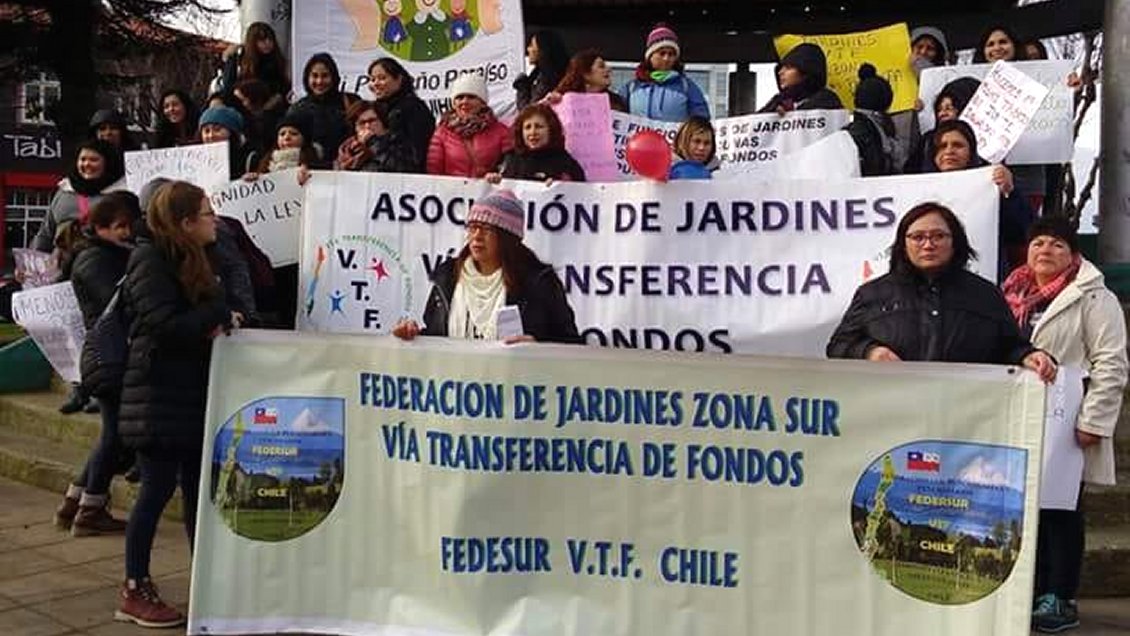 Puerto Montt: Trabajadores de jardines infantiles protestan por cambios contractuales