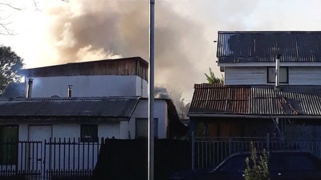 Incendio consumió una vivienda y afectó parcialmente a otra en Graneros
