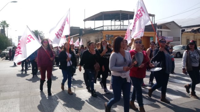 Manipuladoras de alimentos de otras regiones amenazan con paralizar en apoyo a gremio en Tarapacá