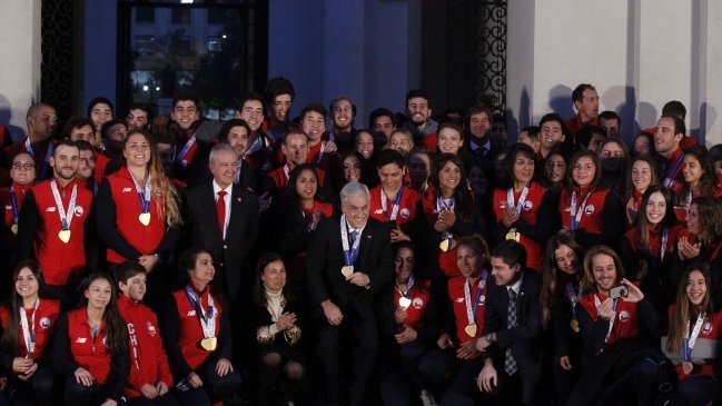 Ola de críticas a Sebastián Piñera por bromas a Tomás González