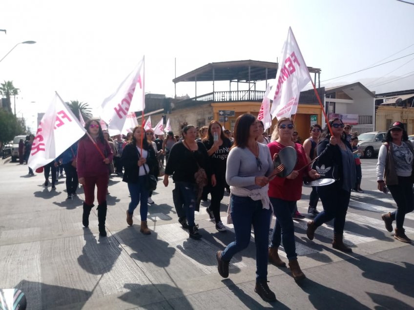 Manipuladoras de alimentos de otras regiones amenazan con paralizar en apoyo a gremio en Tarapacá