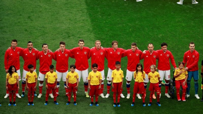 Niña en silla de ruedas emocionó en el partido inaugural del Mundial