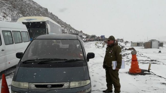 Por fuertes nevadas cierran complejos fronterizos en la Región de Antofagasta