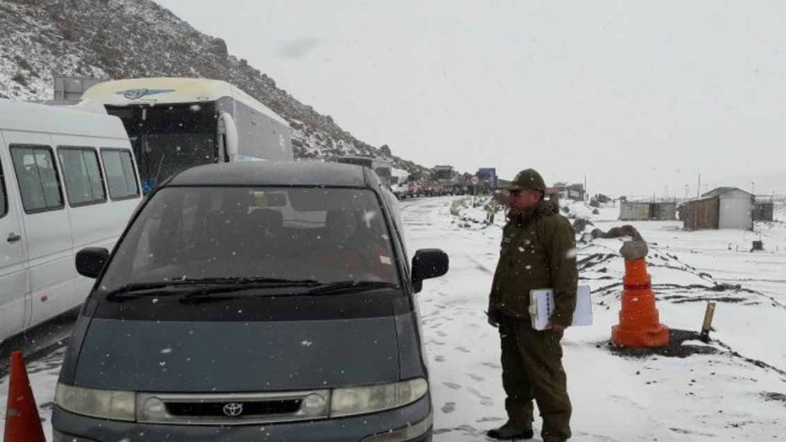 Por fuertes nevadas cierran complejos fronterizos en la Región de Antofagasta