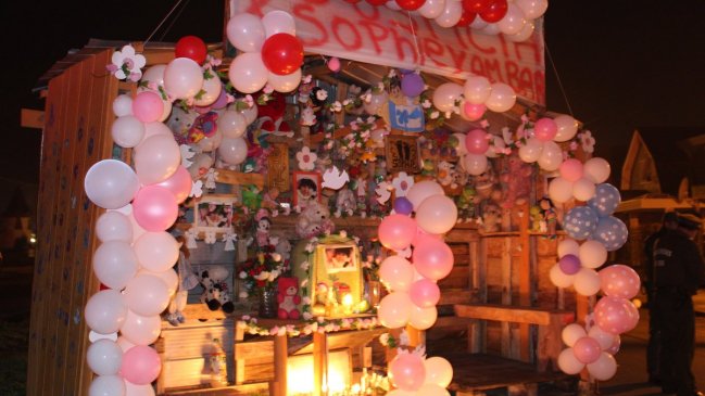 Con protestas y tres detenidos terminó reconstitución de escena por crimen de la pequeña Sophie