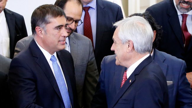 Molestia en RN por apertura de Piñera a bajar dieta parlamentaria: Desbordes acusa 