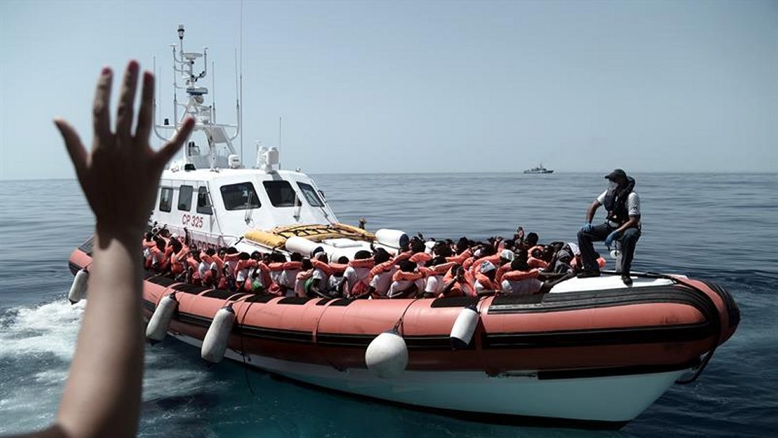 Cruz Roja moviliza a más de mil personas para recibir barco de refugiados en España