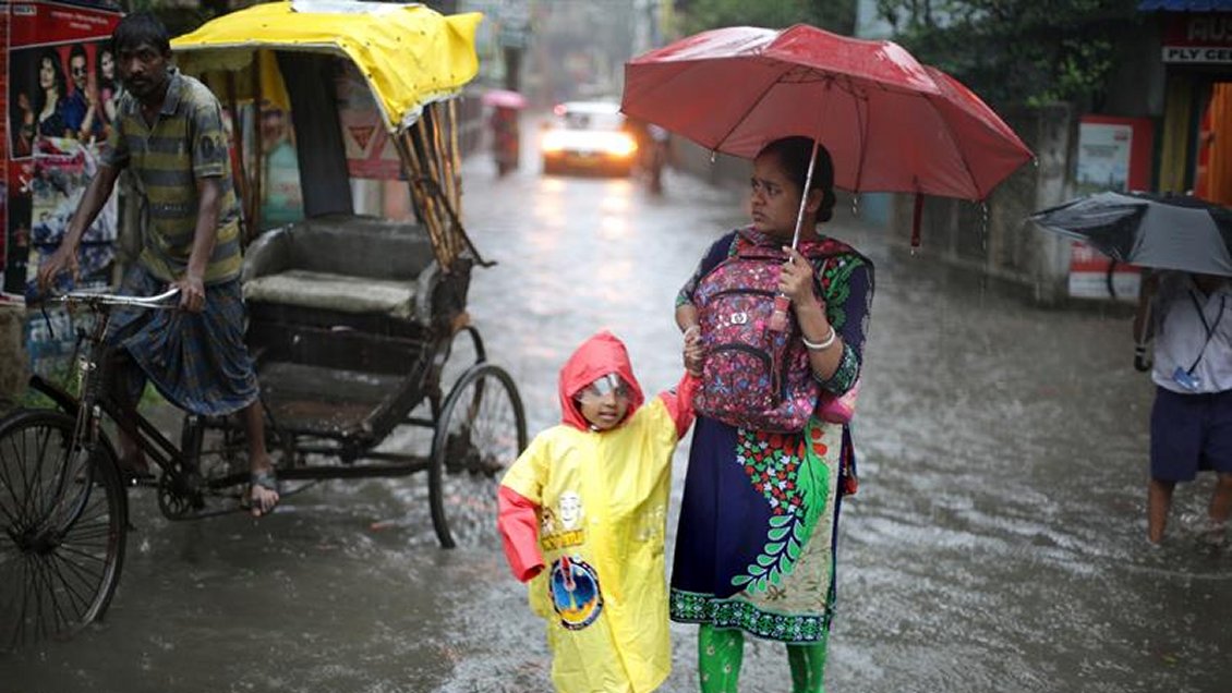 Comienzan los monzones: Casi 400 mil afectados por las lluvias en el noreste de India