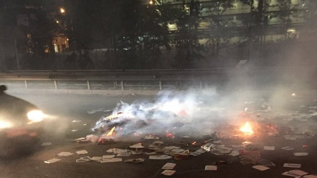 Estudiantes levantaron barricadas en las afueras de la Universidad Iberoamericana