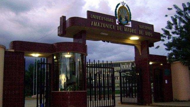 Polémica en Perú por universidad que prohíbe a sus estudiantes asistir con 