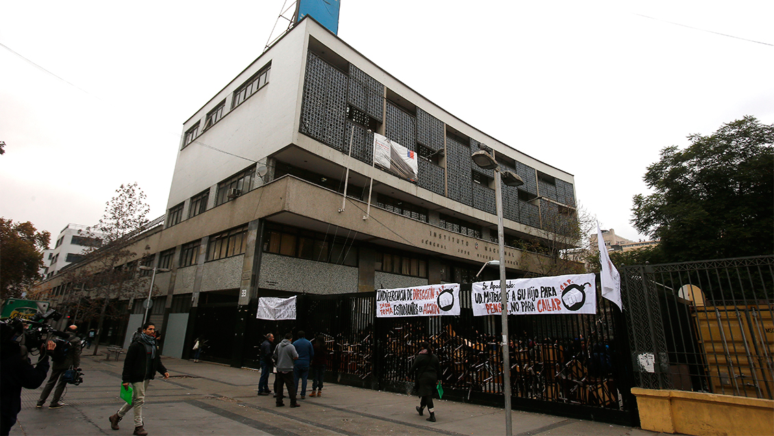 Apoderados del Instituto Nacional critican 