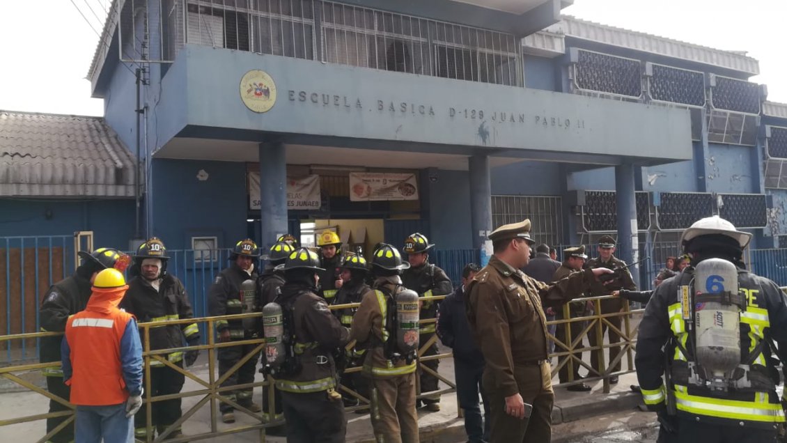 Incendio obligó la evacuación total de la Escuela Juan Pablo II de Antofagasta