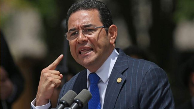 Una mujer denunció al presidente de Guatemala por supuestos abusos, según prensa